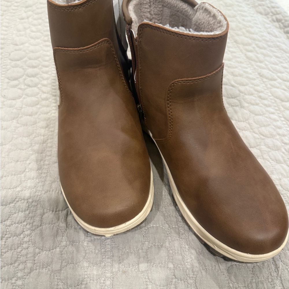 Khombu Brown Ankle Boots